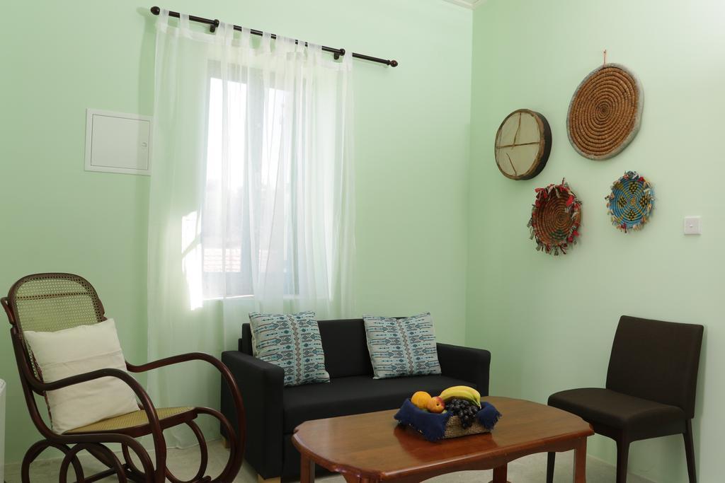 To Konatzi Tis Marikas Tzai Tou Yianni Guest House เกโต ดรายส์ ภายนอก รูปภาพ